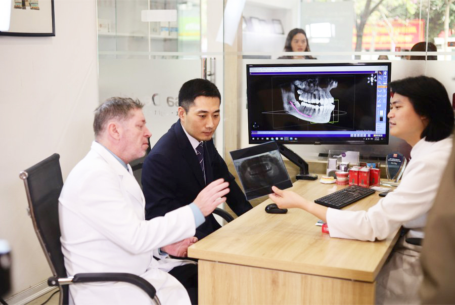 Dental clinic in Hanoi - The team of doctors, skilled experts.